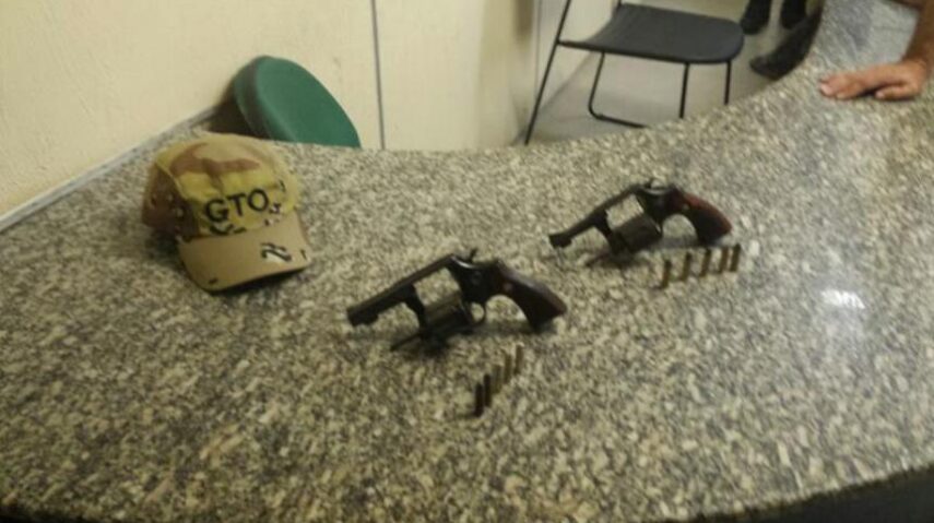 Armas apreendidas com assaltantes em Pau dos Ferros