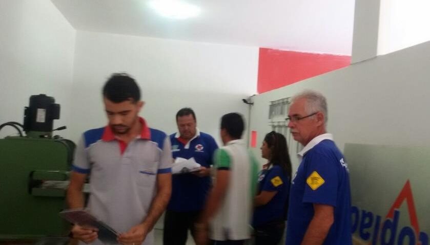 Fiscalização do Detran em fábrica de placas